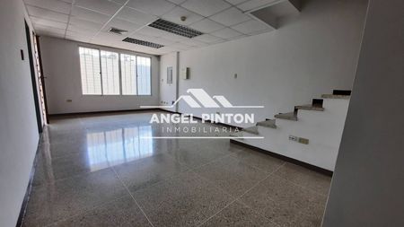 CASA COMERCIAL ALQUILER TIERRA NEGRA MARACAIBO API 0180