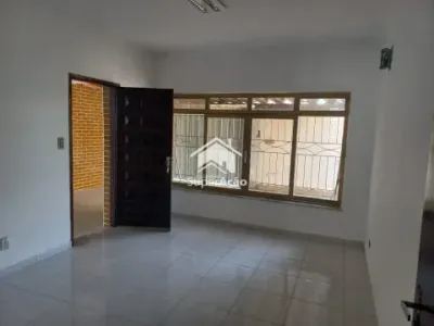 Casa comercial com Galpão nos Fundos 360m²