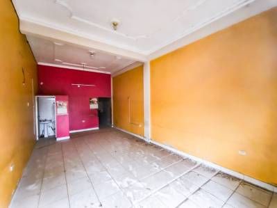 casa con 6 tiendas en venta sobre 2 via virgen de lujan