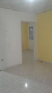 CASA CON AMPLIO TERRENO EN ALTOS DE BARBARENA, CERCA DE SANTIAGO MALL