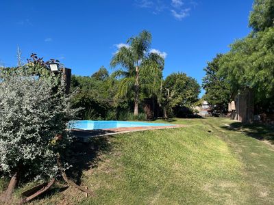 CASA - con gran parque !!
