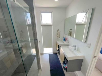  CASA CON LINEA BLANCA EN CONDOMINIO BOUGAINVILLEA SANTO DOMINGO HEREDIA