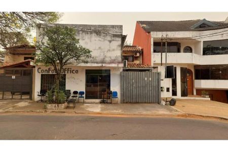 CASA CON LOCAL COMERCIAL EN MBURICAO ASUNCION