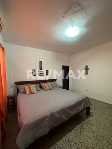 Casa con Local en Venta Av. La Limpia, Remax Millenium Foto 8 de 9