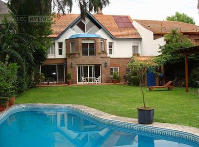 Casa con Pileta en Venta y Alquiler en Martínez, Vias/libert. San Isidro