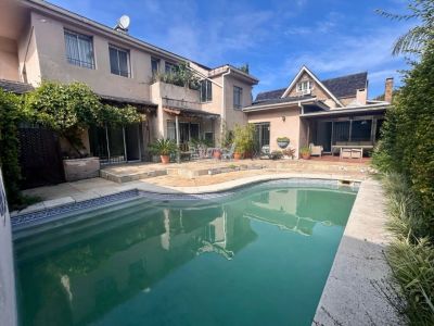 CASA CON PISCINA DE 690 M DE TERRENO EN MIRAFLORES PROXIMO A RIVERA, CARRASCO