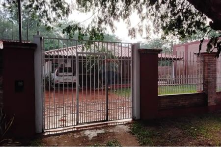 Casa con piscina sobre ruta en SanBer