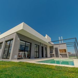 Casa de 1 Habitación en Venta en San Lorenzo, Santa Fe for AR$112,000,000 