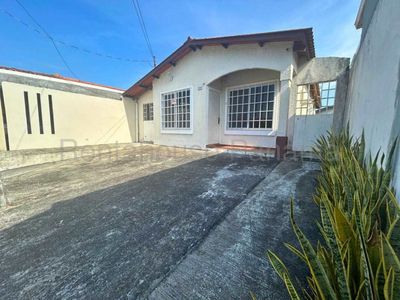 Casa de 196.35 m² en Venta en Tocumen. 26-2092.