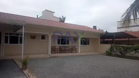 Casa de 2 dormitórios à venda no bairro Aririú em Palhoça.