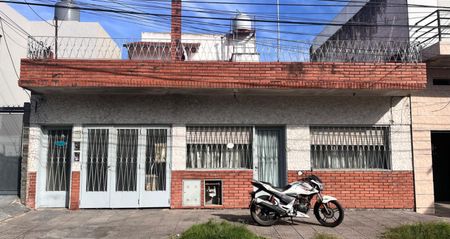 Casa de 3 Habitación en Alquiler en Morón, Buenos Aires for AR$470,000/mo 