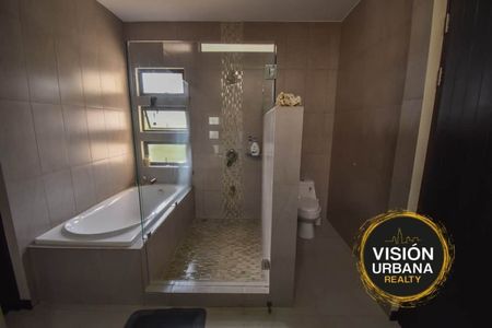  Casa de 3 Habitaciones + Oficina en Condominio Francosta