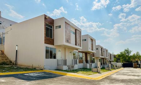Casa de 3 recámaras y 3 baños en El lago Residencial, seguridad y comodidad