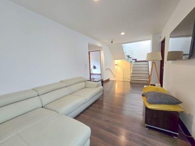 CASA DE 320 M2 CON JARDIN Y LINEA BLANCA EN JABONCILLOS ESCAZU