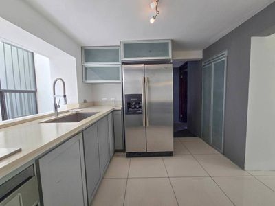 CASA DE 370 M2 CON 561 M2 LOTE EN RESIDENCIAL EN SAN RAFAEL ESCAZU