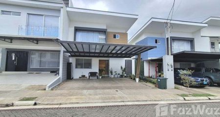 Casa de 4 Habitación en Venta en Lomas de Ayarco for ₡137,000,000