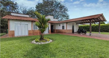 Casa de 5 Habitación en Alquiler en Pereira, Risaralda for $5,500,000 COP/mo 