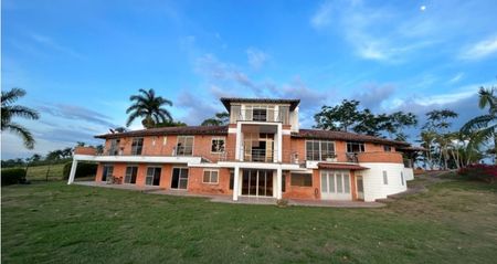 Casa de 6 Habitación en Alquiler en Pereira, Risaralda for $15,000,000 COP/mo 