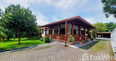 Casa de 6 Habitación en Venta en Bo. Jesús for ₡235,000,000