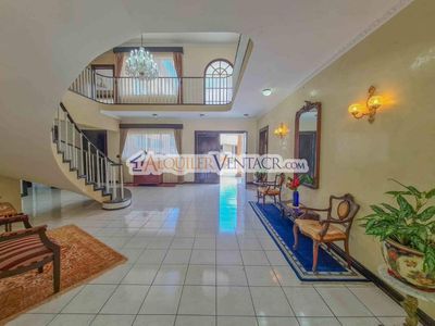 CASA DE 630 M2 CON PISCINA PROPIA Y CON 950 M2 LOTE EN CIUDAD COLON