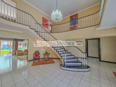 CASA DE 630 M2 CON PISCINA PROPIA Y CON 950 M2 LOTE EN CIUDAD COLON