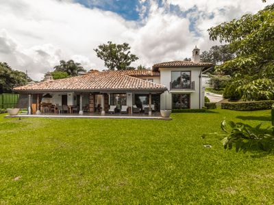 Casa de alto diseño en un 80% de un piso en Escazu
