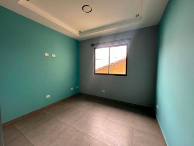  Casa de dos plantas en Lomas de Ayarco Curridabat