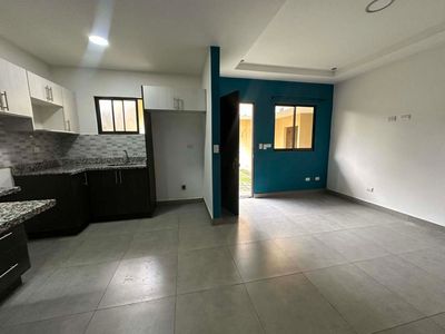  Casa de dos plantas en Lomas de Ayarco Curridabat Foto 2 de 13