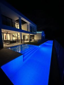 Casa de Lujo en Venta Completamente Amoblada  Urubo Golf 