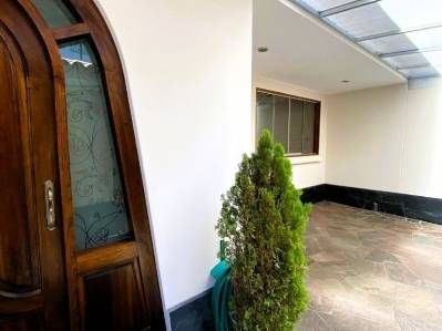 CASA DE LUJO EN VENTA EN URB KILLARI