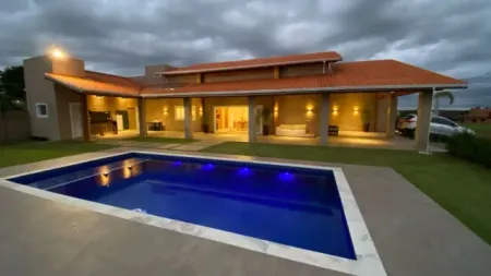 Casa de luxo no Condomínio Ninho Verde II - PARDINHO - SP, com piscina aquecida