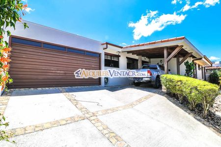 CASA DE UN NIVEL CON 600 M2 LOTE EN TREJOS MONTEALEGRE ESCAZU