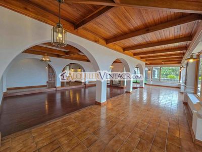  CASA DE UN NIVEL DE 900 M2 Y 3.500 M2 DE LOTE CON VISTAS EN ESCAZU