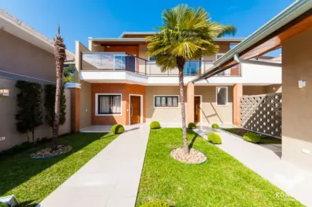 Casa em SANTA FELICIDADE com 420m²