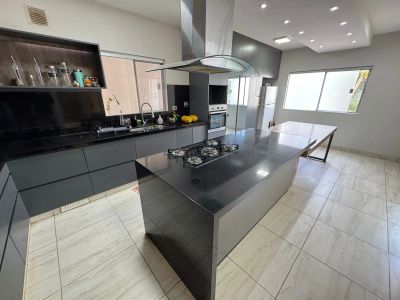 CASA EN ALQUILER - BOSQUE LA COLINAS