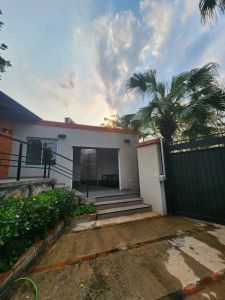 Casa en Alquiler, de 1 dormitorio, zona BCP, detrás del IPS.