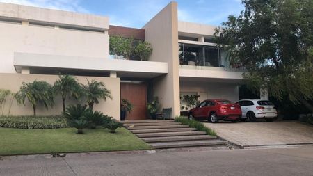 Casa en Alquiler en Colinas del Urubo S1