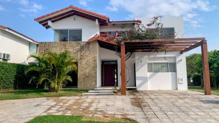 CASA EN ALQUILER - JARDINES DEL URUBO 2