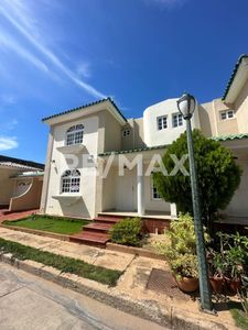 Casa en Alquiler Lago Country II, Remax Millenium