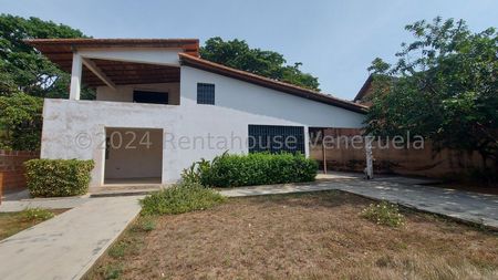 Casa en Alquiler ubicada en Colinas de Guataparo Valencia Carabobo Venezuela Cod 24-19622