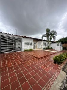 Casa en Alquiler Villa Santa Fé II, Zona Oeste. Remax Millenium