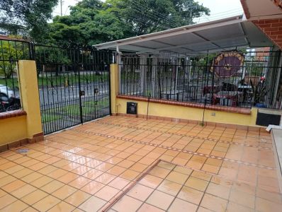 Casa en Arriendo en Ciudad 2000, Cali