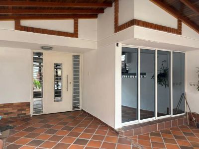 Casa en Arriendo en Comuna 12 - cabecera del llano, Bucaramanga Foto 2 de 30