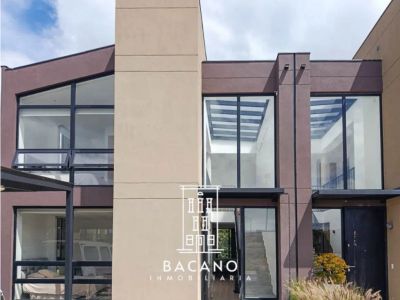 Casa en Arriendo en Cota