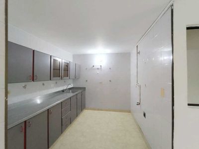 Casa en arriendo en Medellin, La Milagrosa Picture 2 of 20