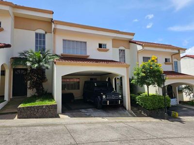 Casa en Condominio La Ribera de Belén, Heredia