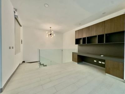  Casa en Guachipelin, Escazú (Practicamente en un nivel)