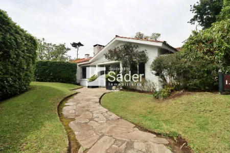 Casa en la mansa. 4 dormitorios, con piscina