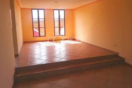 CASA EN RENTA EN FRACCIONAMIENTO SOBRE RECTA A CHOLULA Foto 2 de 15