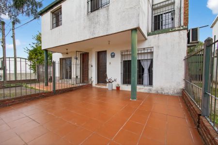 Casa en venta 3 dormitorios con cochera parrillero y jardin en Pando